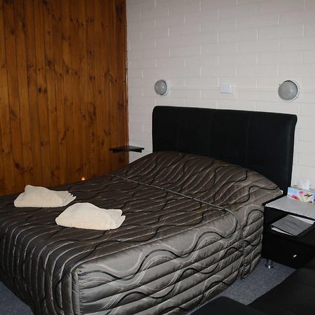 Nhill Oasis Motel エクステリア 写真