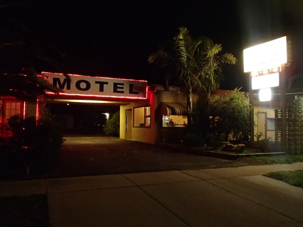 Nhill Oasis Motel エクステリア 写真