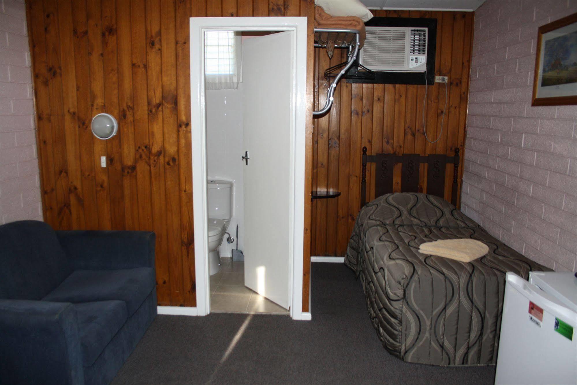 Nhill Oasis Motel エクステリア 写真